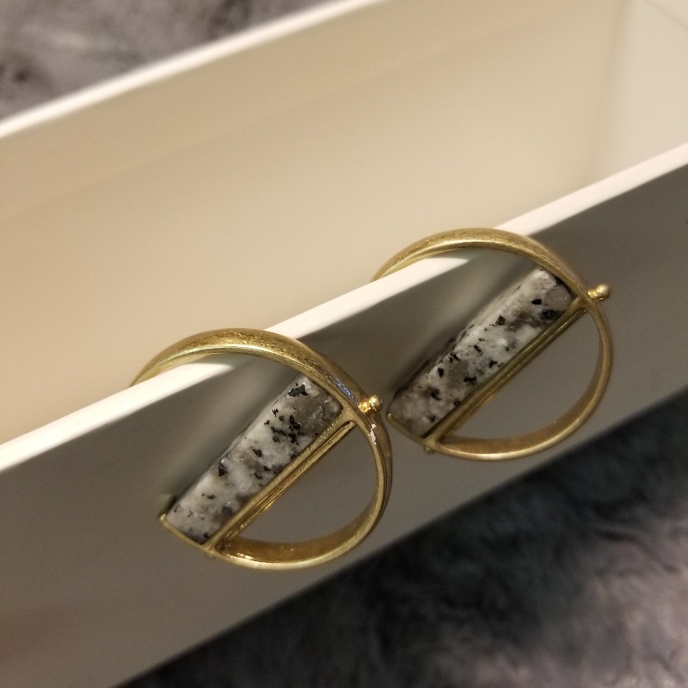 *GIFTED* Hoop earrings - Picture 1 of 5
